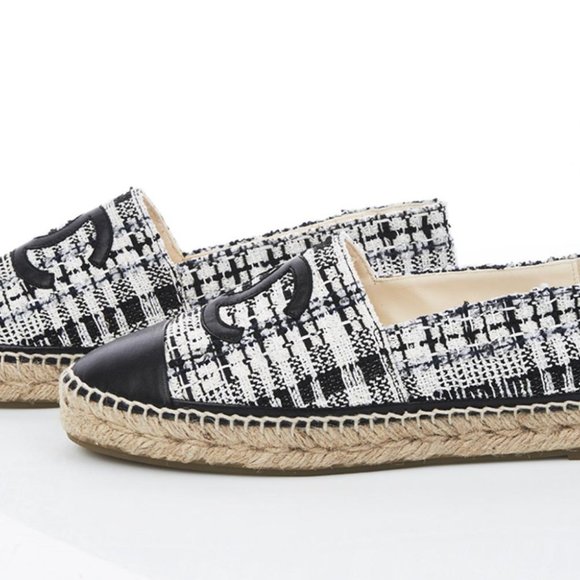 Chanel Black And White Tweed Espadrilles With Metallic Thread - Picture 2 of 3